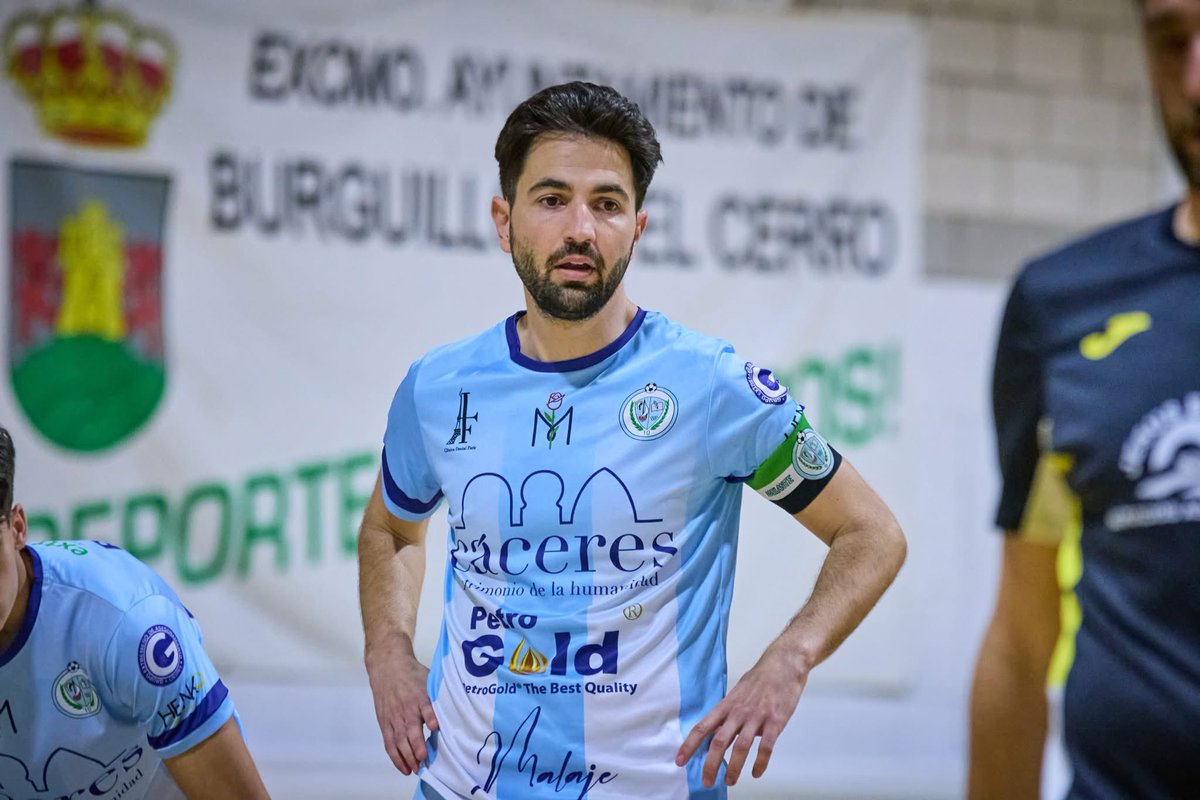 🎙| <a href="/SERDeportivos/">SER Deportivos</a> con <a href="/joseluisvela/">José Luis Vela</a> 

Entrevista a nuestro míster <a href="/PdroM8/">Pedro Barquilla Cruz</a>, y capitán <a href="/_RURRA/">Rubén Márquez Piña</a>, sobre el título de Copa conseguido el pasado fin de semana.

(A partir 06:30) 🔗 👉🏼: cadenaser.com/audio/ser_extr…

📸 <a href="/FedExFutbol/">Fexfutbol</a> 

#PasiónAzul
#123SanJosé🩵