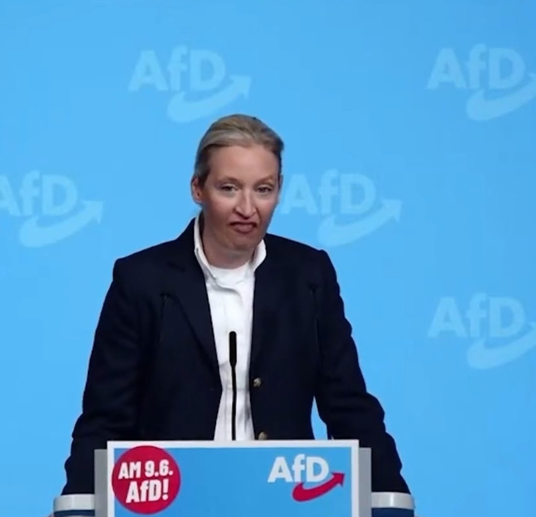 IndiCannArabica's tweet image. Die Ex Goldman Sachs und Bank of China-Bankerin, Alice Weidel, ist eine homosexuelle, Hitler verharmlosende Rechtsextremistin, die  vor der Steuer in die Schweiz geflüchtet ist und die gerne Autokraten wie Putin, XI und Trump dient.
Alice Weidel ist eine Schande für Deutschland.