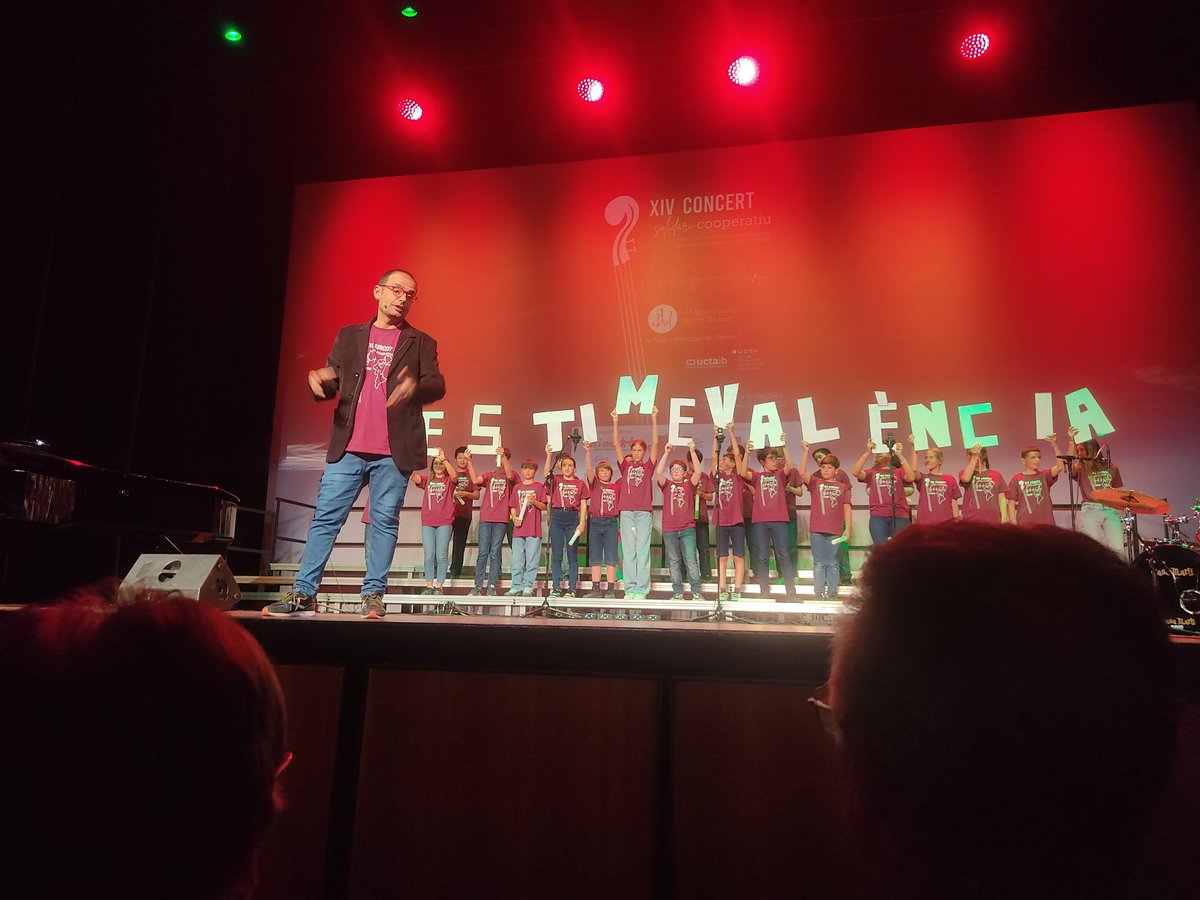 T'ESTIME, VALÈNCIA ♥️

Concert solidari d'<a href="/uctaib/">uctaib</a>.