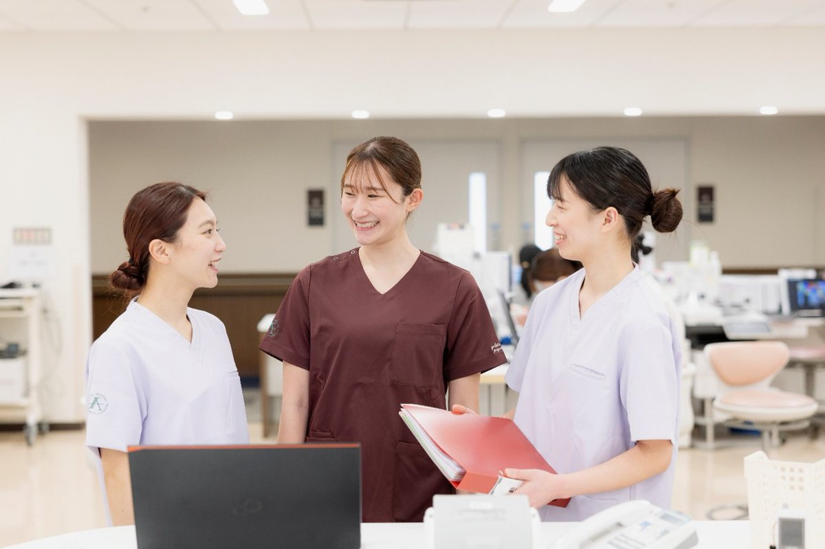 看護師のユニフォームに新デザイン追加✨ 「患者さんに優しい」「患者