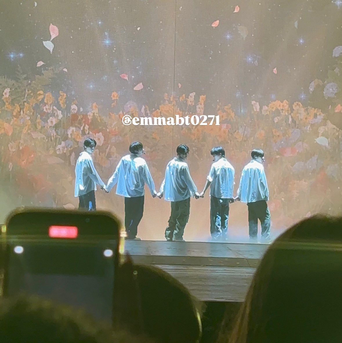 엠마 ⁺ˣ⁺𖣂 is seeing BTS 🇪🇸🇧🇪 & saw TXTPINK 🇪🇸 tweet media