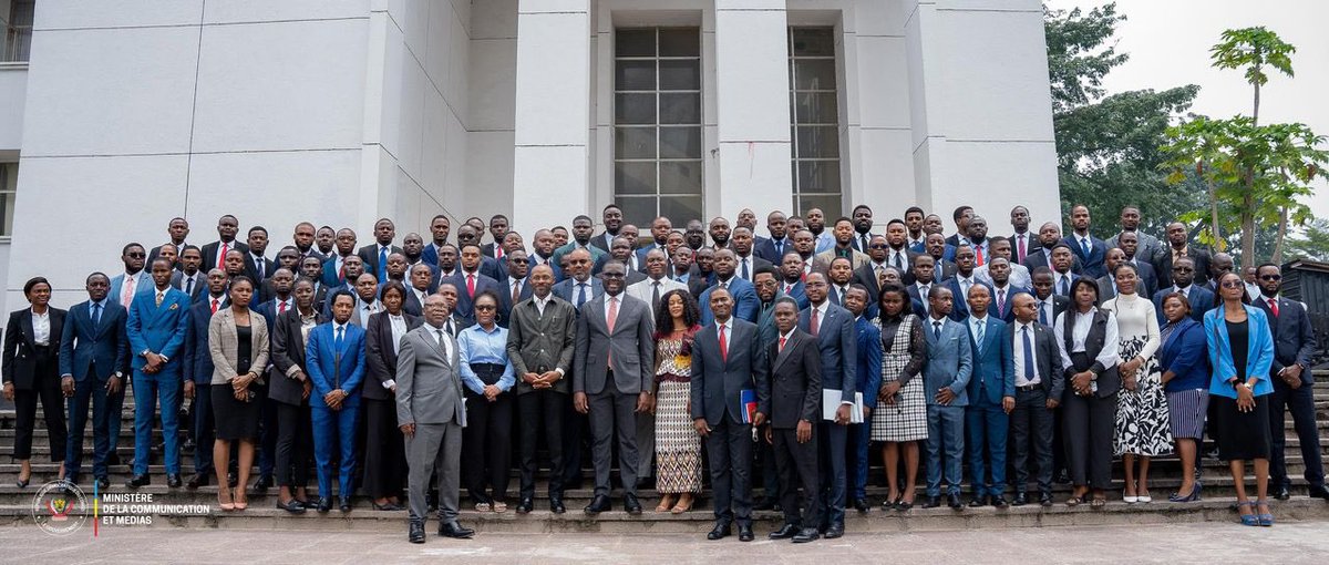 #RDC : « Vous devez comme moi appartenir à la génération qui derrière le Président Tshisekedi va mettre définitivement fin à ce conflit qui dure depuis 31 ans. »

Aux élèves de la 9ème promotion de l’<a href="/EnaRDC_Officiel/">Ena RDC</a> dite « Mamadou Ndala », j’ai expliqué les enjeux de la guerre,