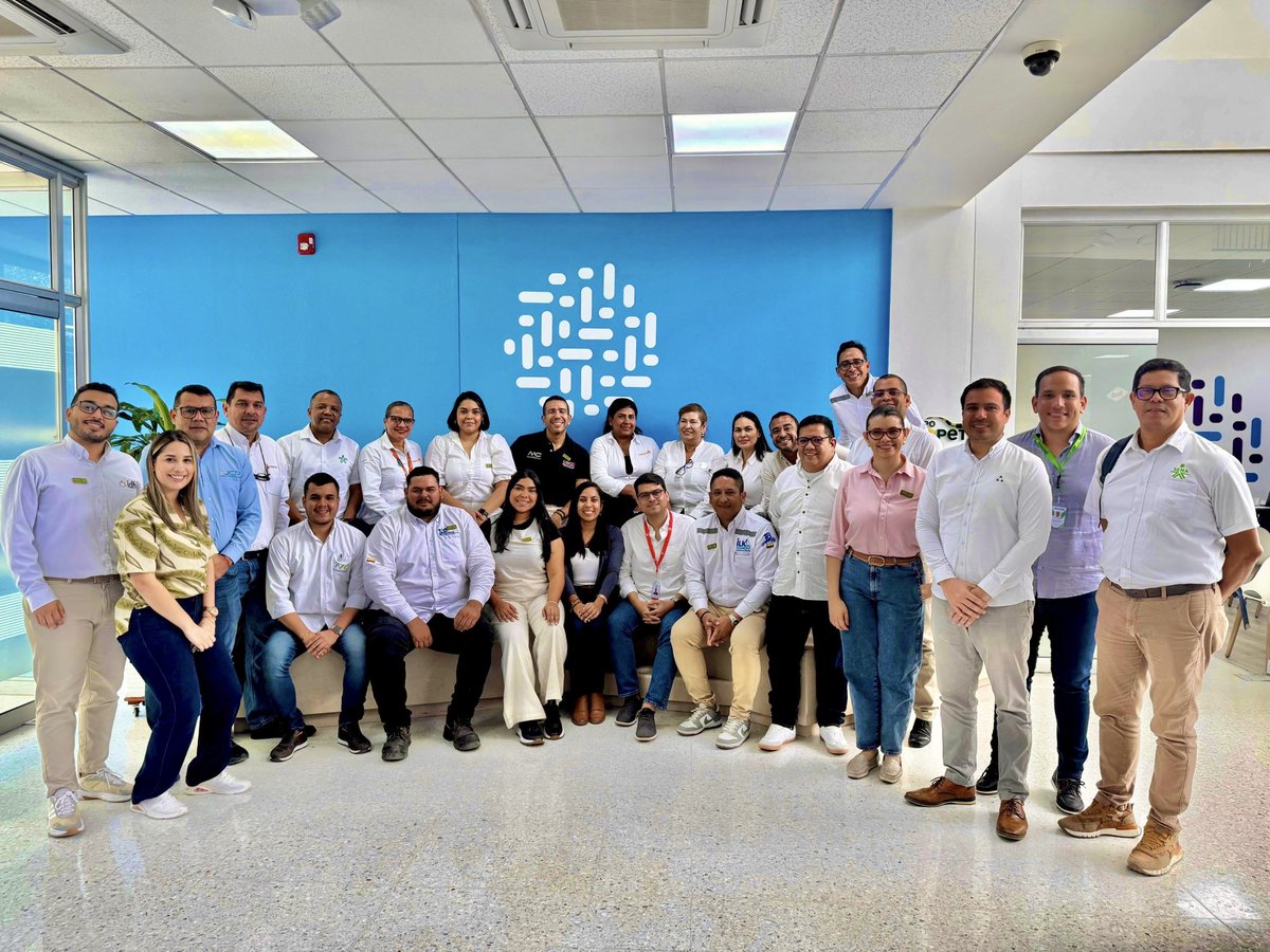 velezc_nelson's tweet photo. El Centro para la Industria Petroquímica de @SENAenBolivar 💚 presente en parte del comité ejecutivo del Clúster de Mantenimiento Competitivo 2025. https://t.co/Xcnbp1hj2t