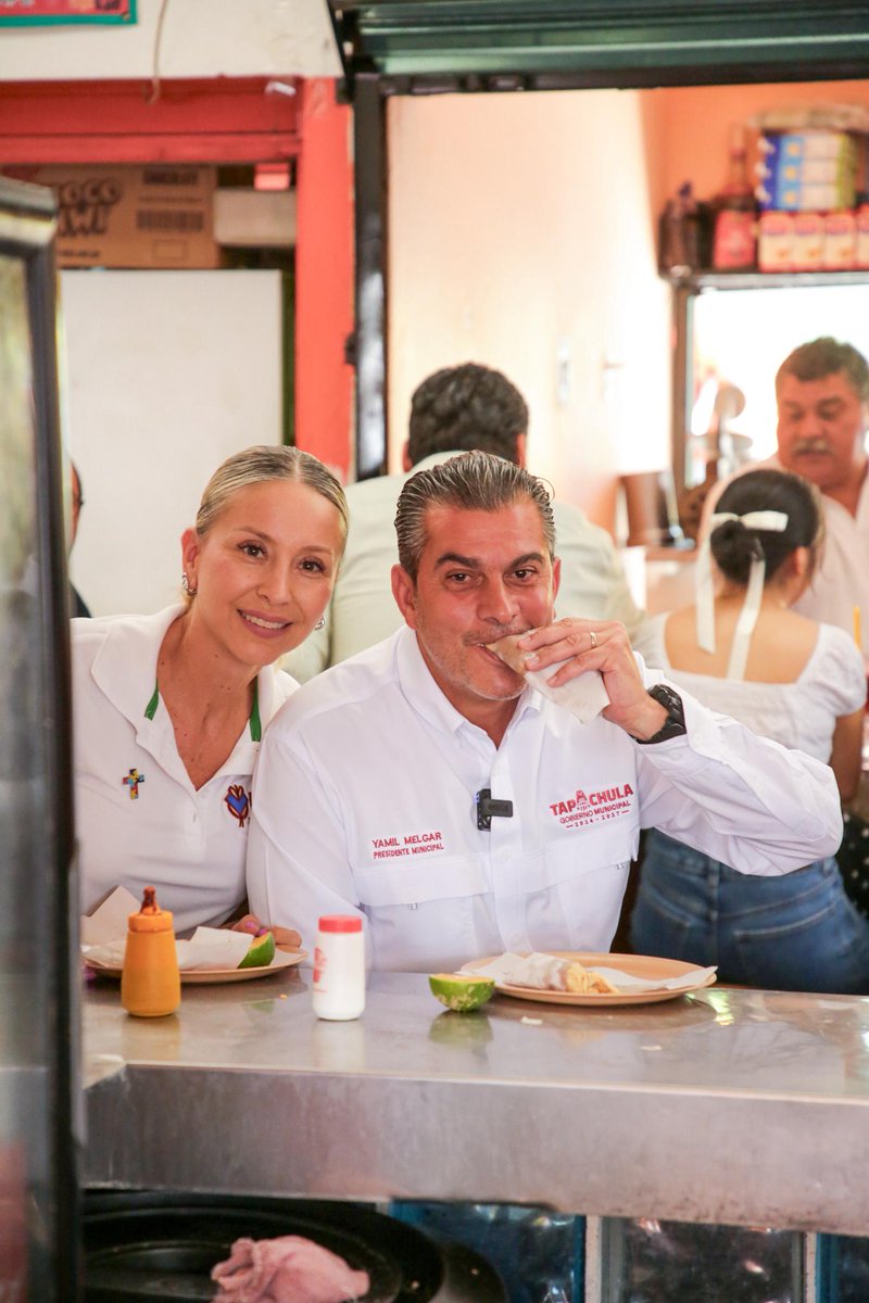 yamilmelgar's tweet photo. Después de un evento en el #MUTAP, junto con mi esposa @beba_pedrero , aprovechamos para comer unos deliciosos tacos Madrigal, un lugar emblemático y muy característico de nuestro querido Tapachula. Los invito a visitar y consumir lo local. ¡Ánimo!
#VoluntadParaTransformar https://t.co/RFJb4TafA1