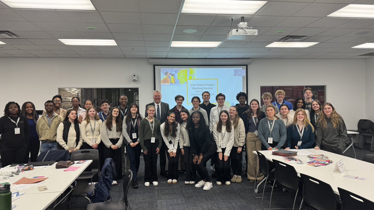 Great to meet the students of Look Up To Cleveland <a href="/cleveleads/">Cleveland Leadership Center</a> today <a href="/CleFoodBank/">Greater Cleveland Food Bank</a> Health &amp; Human Services Day today. The future looks bright with these young leaders. ☀️