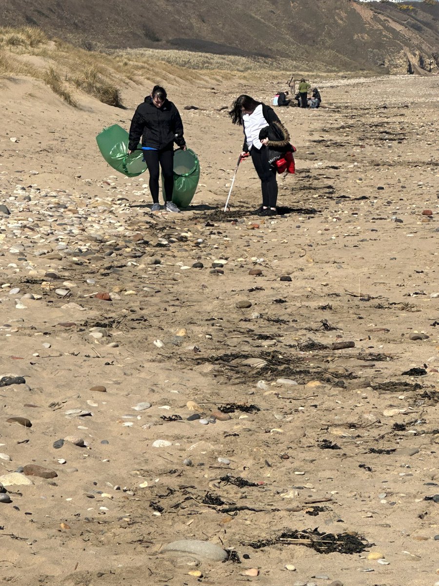 StHildsAP's tweet photo. Today KS3 Arch AP went to Crimdon Dene beach where they collected litter as part of the NEAT Volunteering Week. #community #cleanbeach@StHildsSchool https://t.co/epvSSBwr9Q