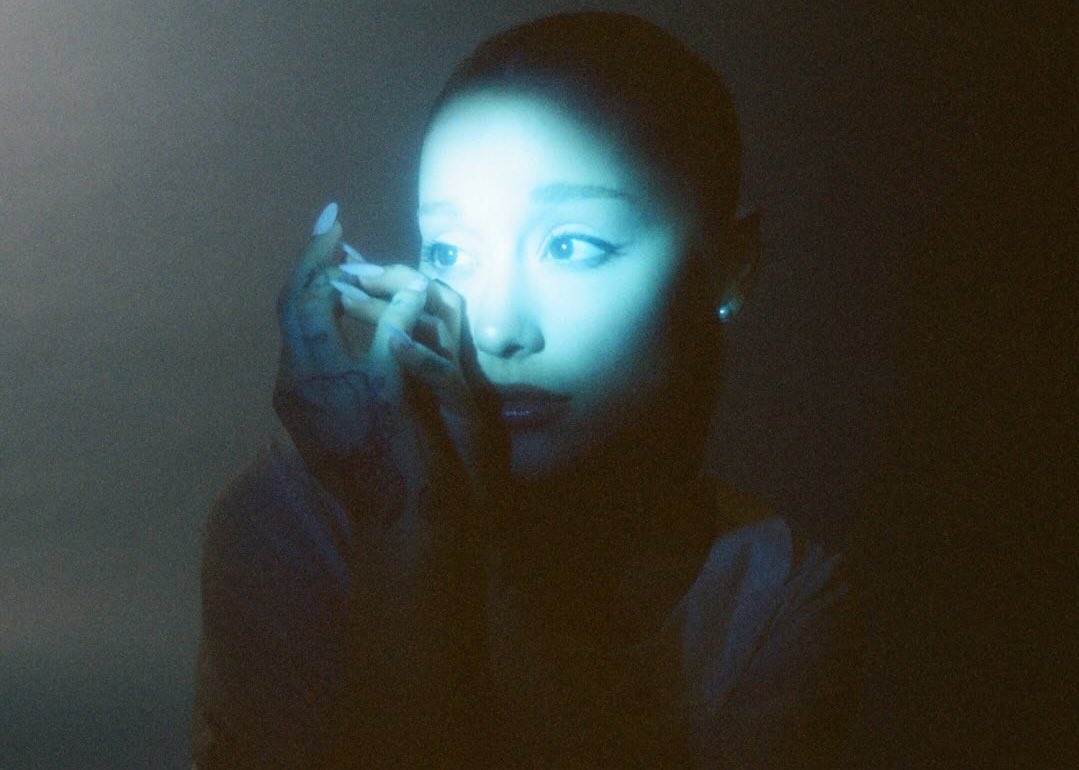 erenfromtargets's tweet photo. Playboi Carti &amp; Ariana Grande are battling for the Hot 100 #1 (94k vs 95k)

I summon all fandoms of the pop girls, we must DEFEAT EVIL and STAND with our sister ARIANA , GO BUY!! https://t.co/s9ajAqDFo1
