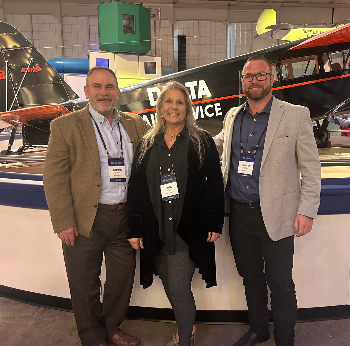 VectorSystemsUS's tweet image. Some of our fearless leaders growing both their minds and strategy.  Empowering #vectorsystemsusa to come out on top in both quality and service!