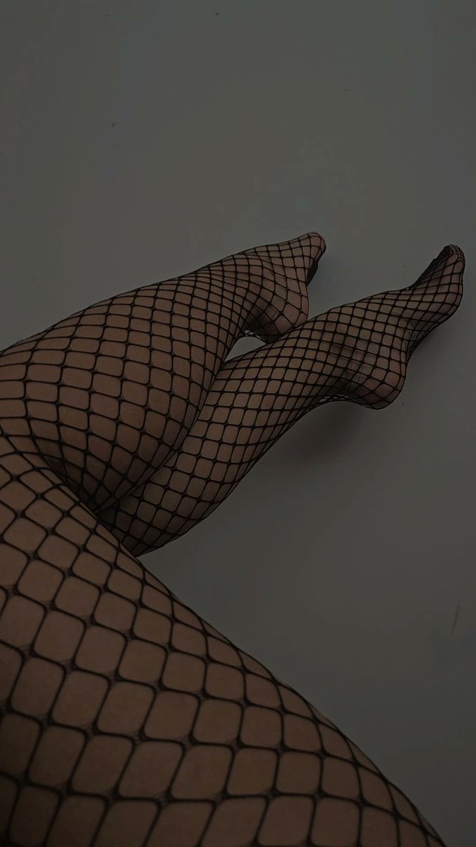 Ufff necesito un par de hombros donde poner mis piernas 🫣🔥
Tal vez si reposteas mis fotos, seas el afortunado 🤤🍆