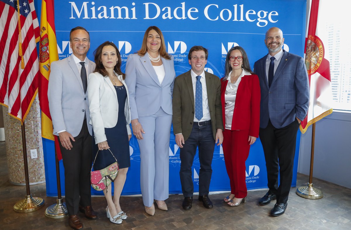 Madeline Pumariega (@mdcpresident) on Twitter photo Fue un placer recibir al alcalde de Madrid, <a href="/AlmeidaPP_/">José Luis Martínez-Almeida</a>, en <a href="/MDCollege/">Miami Dade College</a>, y reunirnos con líderes comunitarios y educativos para conversar sobre el futuro de la educación. Seguimos comprometidos con la formación de nuestros estudiantes para enfrentar los retos y oportunidades del Fue un placer recibir al alcalde de Madrid, <a href="/AlmeidaPP_/">José Luis Martínez-Almeida</a>, en <a href="/MDCollege/">Miami Dade College</a>, y reunirnos con líderes comunitarios y educativos para conversar sobre el futuro de la educación. Seguimos comprometidos con la formación de nuestros estudiantes para enfrentar los retos y oportunidades del