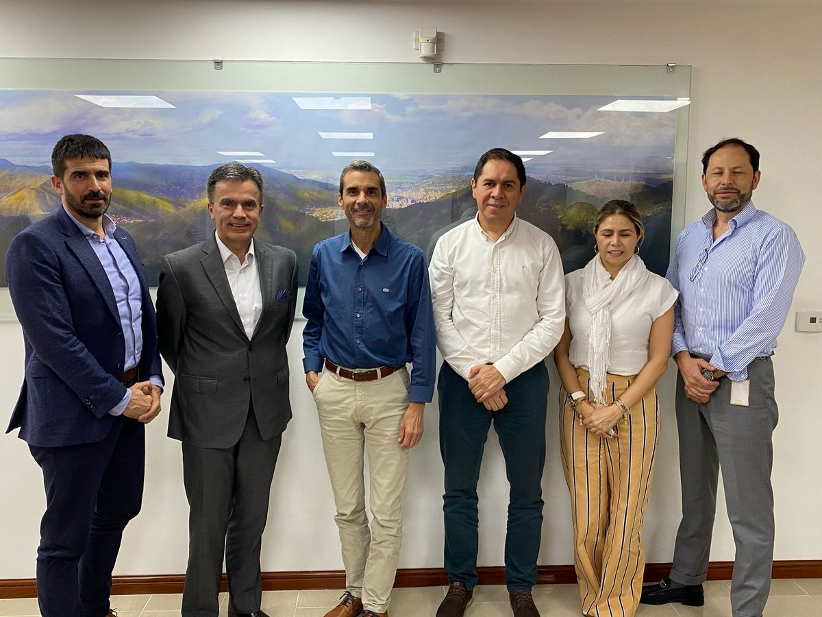Continuamos la agenda regional con nuestro presidente (e), José Alberto Garzón, quien se reunió con el presidente del <a href="/BancoWOficial/">Banco W</a>, José Alejandro Guerrero, y su equipo, para definir nuevas estrategias que fortalezcan el acceso a financiamiento para los microempresarios en las