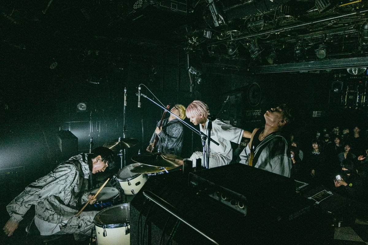 昨日までの自分は死んで
また新たに生まれ変わって走り出します。
今まで本当にありがとう。
俺らはもっと強くなってみんなに見せにいきます。よろしく。

3/29 TOUR FINAL
“ONEMANSHOW”

<a href="/ta_photogram/">ta</a>