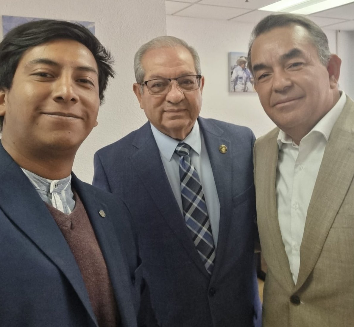 Aprecio la disposición del Dip. Humberto Coss y León Zúñiga Presidente de la Comisión de Marina de la LXVI legislatura por recibirnos y escuchar con atención nuestras propuestas de solución a los actuales retos de la marina mercante nacional!!!