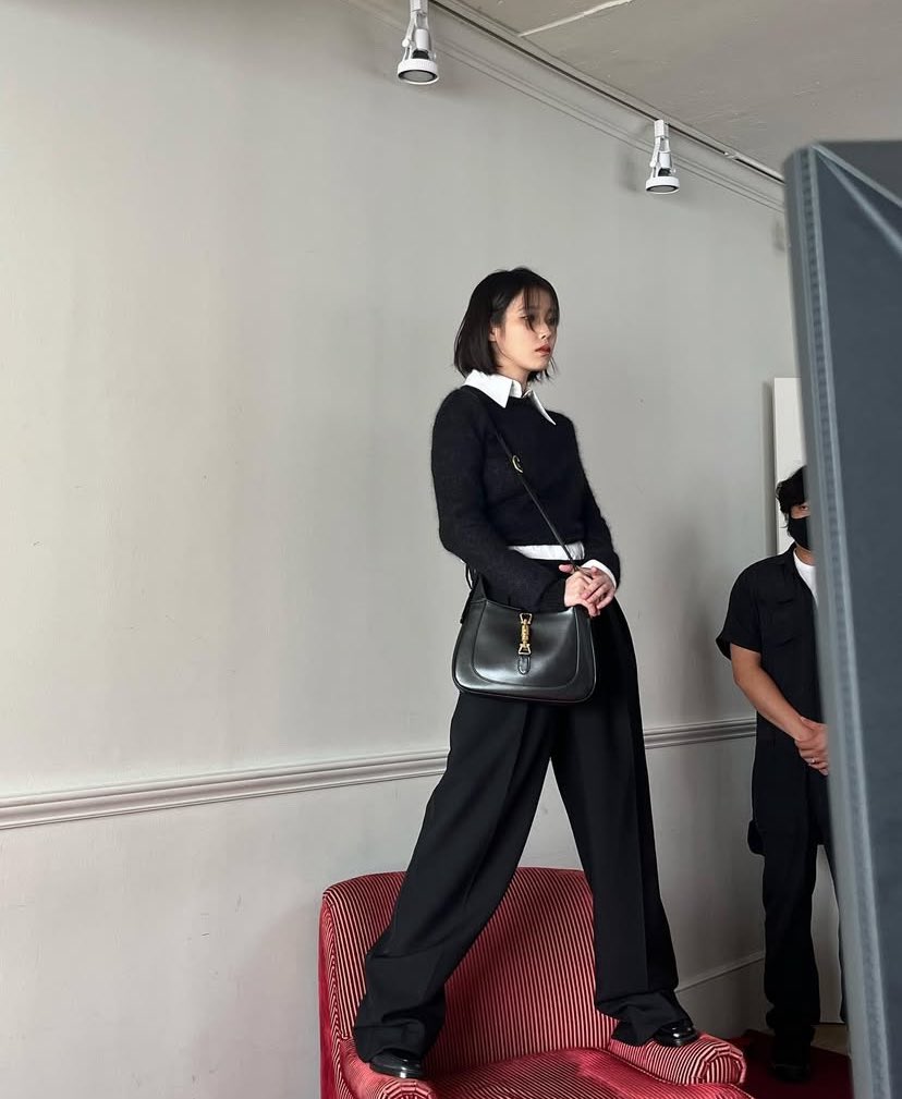 ночные апдейты, но что поделать, вся в делах. 
надеюсь вам понравился результат нашей совместной работы с elle korea, по данному поводу, ловите немного закадрового материала. 
совсем скоро я покажу вам нечто потрясающее. 

                 ⋆. 𐙚 ˚ 𝖽𝗅𝗐𝗅𝗋𝗆𝖺 𝗆𝖾𝗌𝗌𝖺𝗀𝖾 .