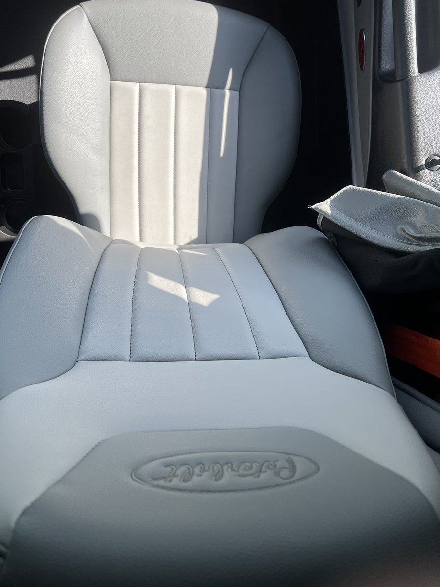 AbsolutelyLlc's tweet image. After our #fulldetail package, this semi truck looks as good as new &amp;amp; all ready to hit the road! 🚛🚿🛁🧴🪣🧽🧼🪥🧹🤩💯 #mobiledetailing #semitruckdetailing #bringingautomotiveperfectiontoyou