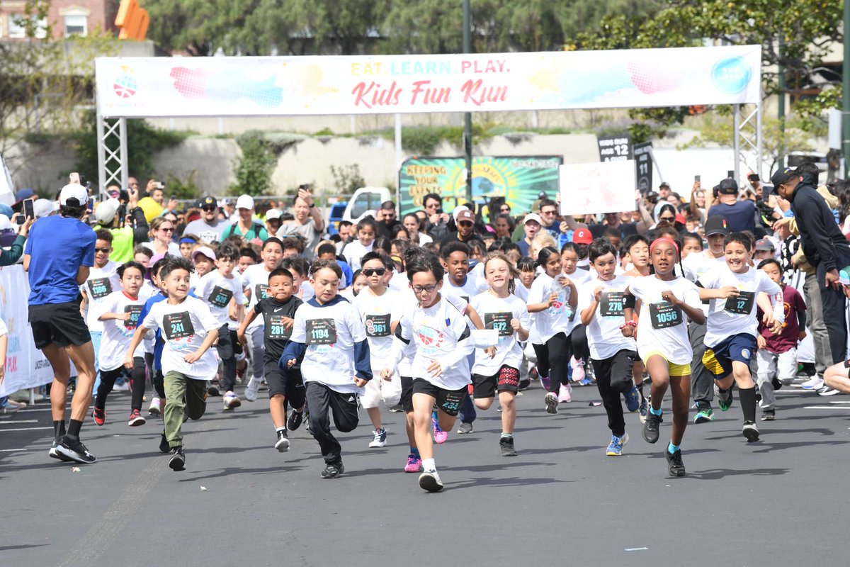 kpeastbayarea's tweet photo. We were thrilled to be a part of the 16th @oaklandmarathon benefitting @eatlearnplay in support of Oakland students! Kaiser Permanente is proud to partner with @eatlearnplay to transform the school experience for a generation of Oakland students. #eatlearnplay #oaklandmarathon https://t.co/ydSjgWGaSB