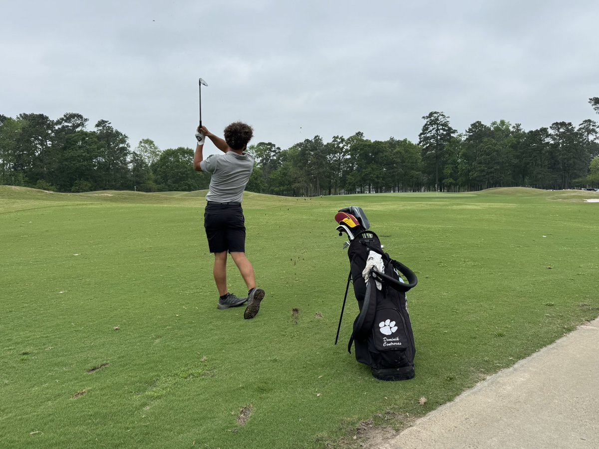SicEmTigerGolf's tweet photo. Varsity Boys at the 13-6A District Tournament! The team finished 6th but fought hard on day 2 with a personal best team score! 
@Conroeathletics @ConroeHSCISD @ConroeISDSports @Tasha_Smith78 @CoachHardeman https://t.co/7XGWAhPn0W