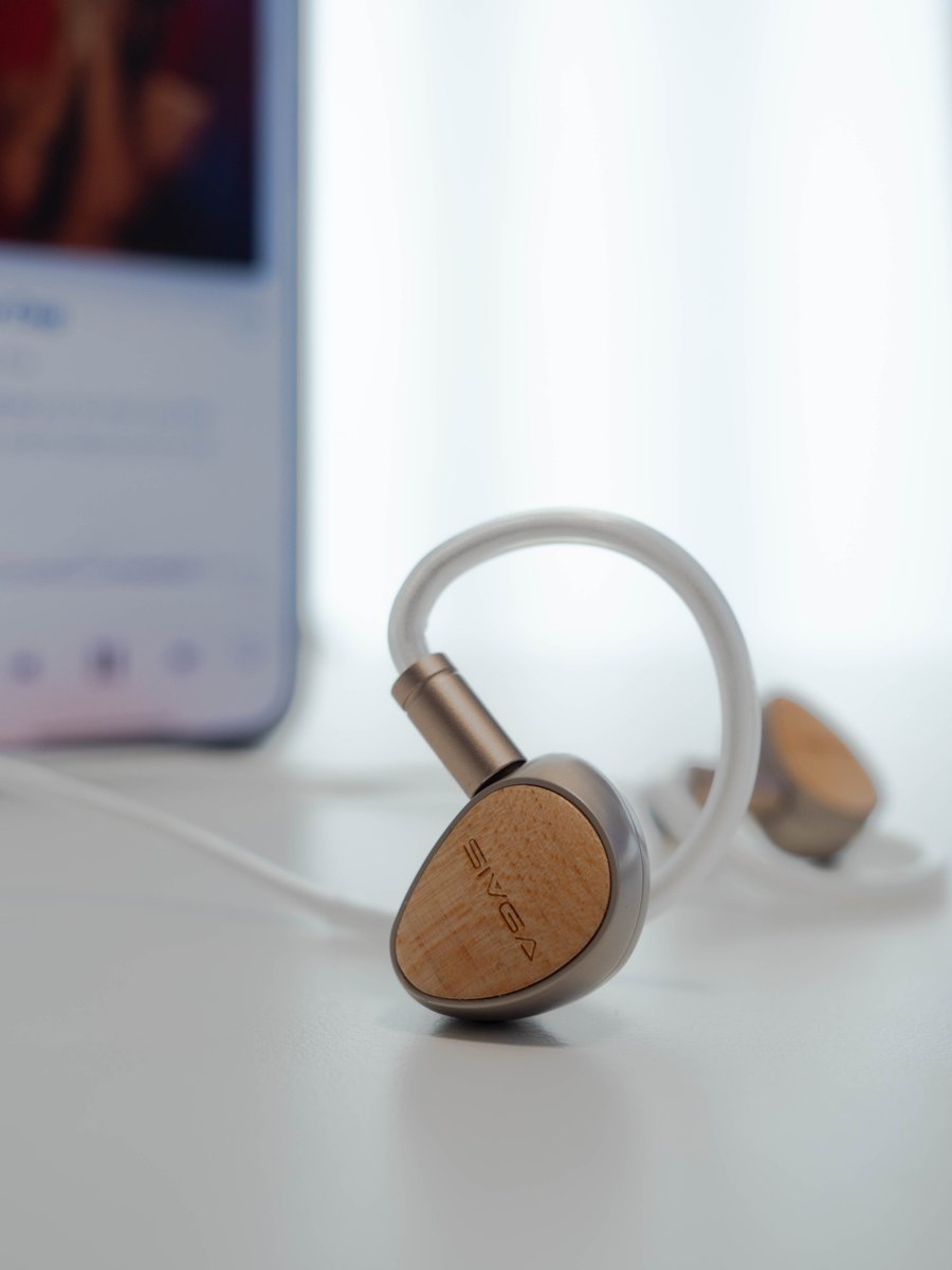 With elegant solid wood texture appearance and great ergonomic design, Sivga Que is crafted for both stunning aesthetics and comfortable wearing experience.

#Sivga #Que #HIFI #earphones #IEM #audiophile