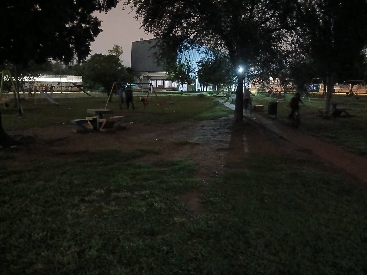 Sr. Intendente <a href="/PasseriniOk/">Daniel Passerini</a>
le solicitamos encarecidamente que intervenga, y así poder contar con iluminación en nuestra Plaza Madres de Plaza de Mayo. Se ha tornado muy peligrosa a oscuras, Ud. nos entiende verdad.
La App Ciudadana no deja cargar el reclamo, gracias!!
<a href="/MuniCba/">Municipalidad de Córdoba</a>