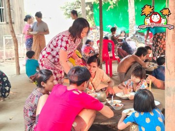 NantEiThandar's tweet photo. “အညာပစ်တိုင်းထောင်လေးများအဖွဲ့” provided rice and curry, on behalf of donors, for 2 long term IDPs Camps in #Salingyi Township on April 1. #WhatsHappeninglnMyanmar #2025Apr2Coup #HelpMtanmarIDPs https://t.co/Hdj44Idex8