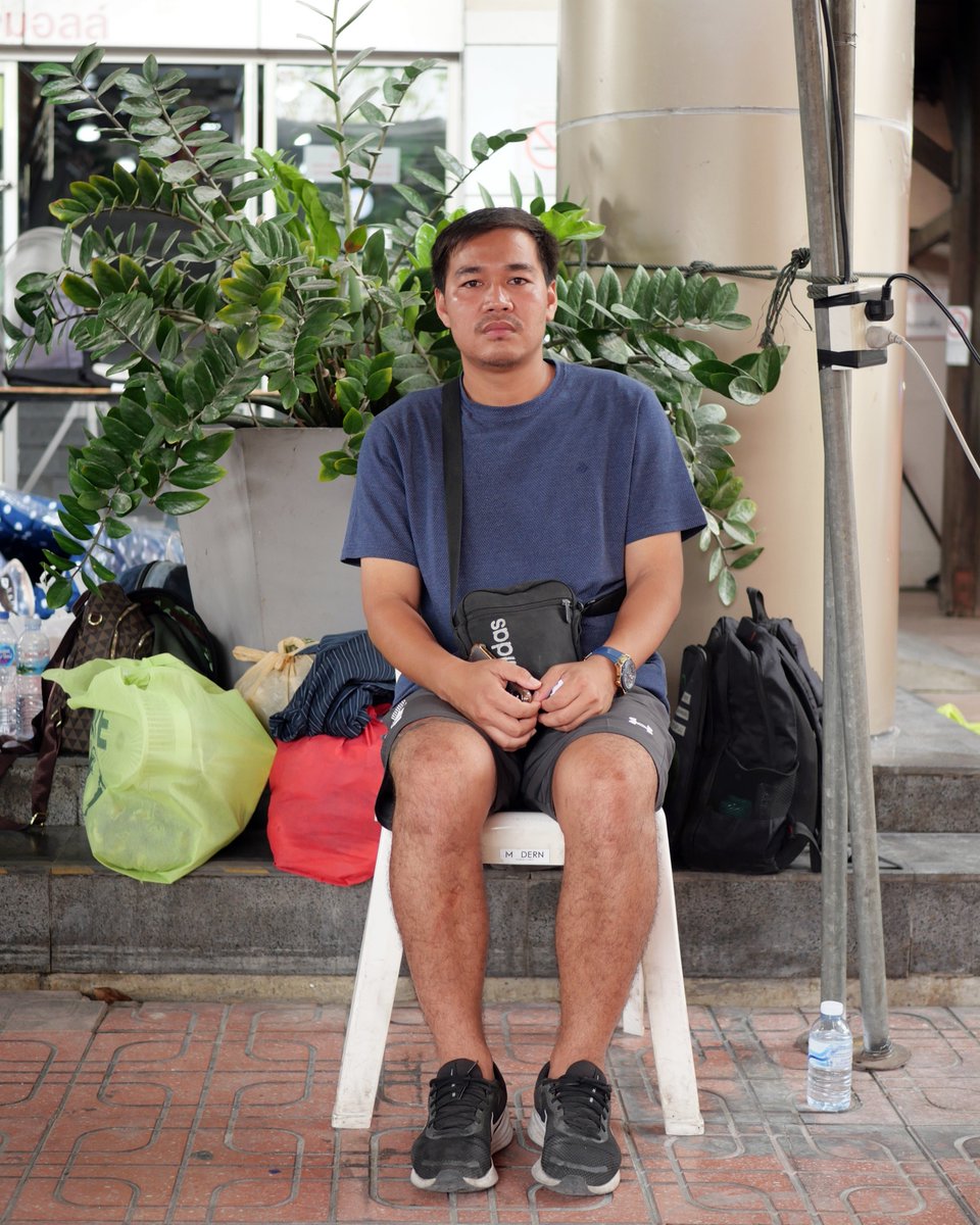 “พ่อของผมเป็นช่างรับเหมา เพิ่งมาทำงานที่นี่ (การก่อสร้างที่ทำการแห่งใหม่ของสำนักงานการตรวจเงินแผ่นดิน) ได้ไม่กี่เดือน ผมกับพ่อไม่ค่อยได้เจอกัน เพราะเขามักไปพักตามไซต์งาน