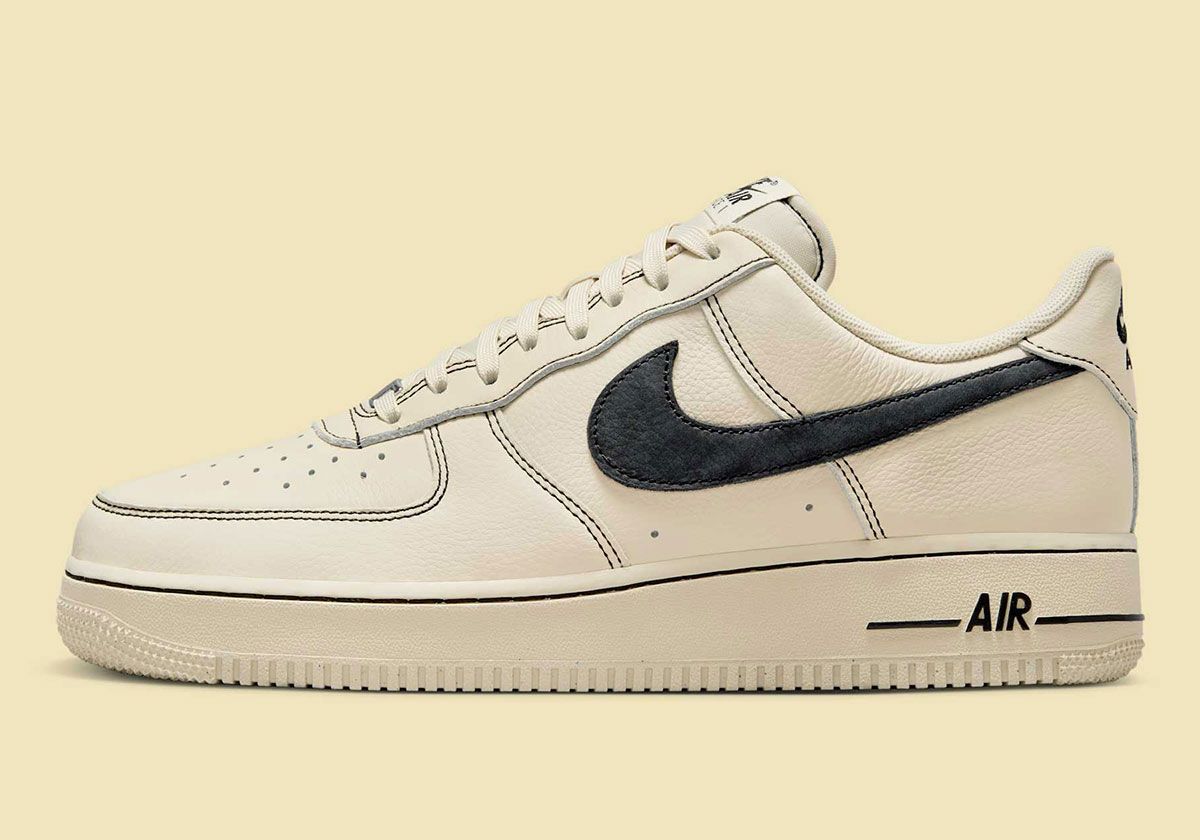 【希少/送料・関税無料】Air Force 1 '07 'Contrast Stitch NIKE AIR FORCE 1 LOW '07 CONTRAST STITCH price €135.00