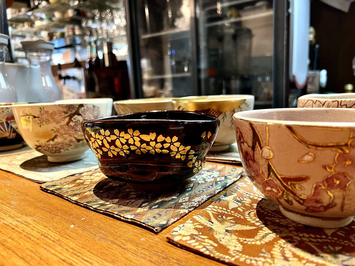 ranHotei's tweet photo. 今年もさくら茶碗の季節です🌸

ちょっと肌寒い日が続いていますので
店内でゆっくりお過ごしくださいませ🎶

#kyoto #matcha #teaceremony #machiyacafe 
#らん布袋 #茶道体験 #京都おすすめスポット #そうだ京都へ行こう #京都旅 #日帰り京都 #京都大人旅 #桜 https://t.co/LAcXC4KZbm