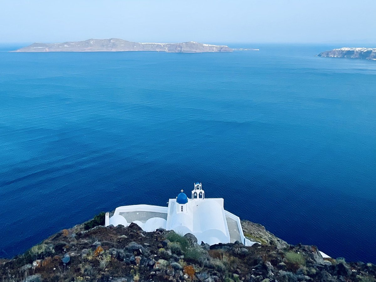 Eryan75's tweet photo. @JamesLucasIT Skaros Rock, Santorini https://t.co/ZoYdszsnr9