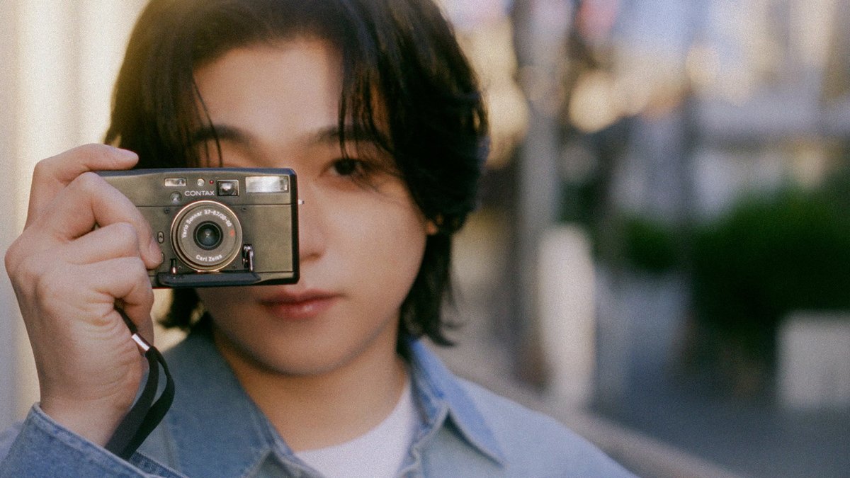 [DICON] 봄날의 블루스 #성진

성진은 시련 없이 피는 꽃은 없을 거라 말했습니다. 희망이 꺾이지 않는 한, 희망하던 삶에 닿게 될 거라고 확신했죠. 그가 꺾이지 않고 마침내 필 수 있었던 이유를 담았습니다.

🔗youtu.be/OeGBhHaFa2g

VIDEOGRAPHER 조준구
EDITOR 박혜진 정태윤
DIGITAL EDITOR