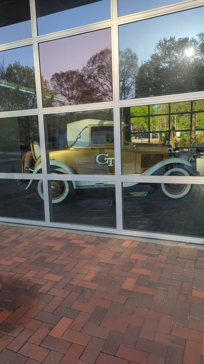 CCPathfinderFl's tweet photo. 📍 Georgia Tech 

🎓 Tier 1 Research Institution
🏆 98% retention rate
🌍 130+ Study Abroad programs in 60+ countries
🎭 100% student-run theater
🍔 Food trucks on campus – meal card accepted!
🎮 Strong Esports program

#collegevisit #IECOnTheGo https://t.co/4xM037jHbj
