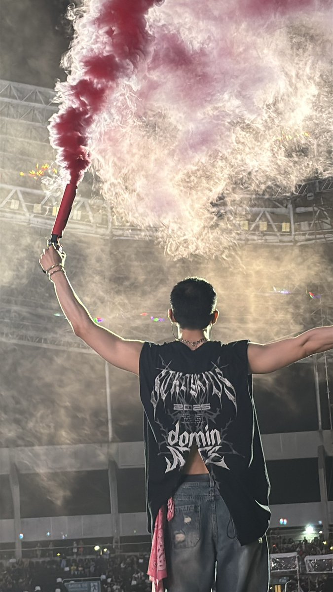 hyunjinpost's tweet image. these pictures of hyunjin ♡