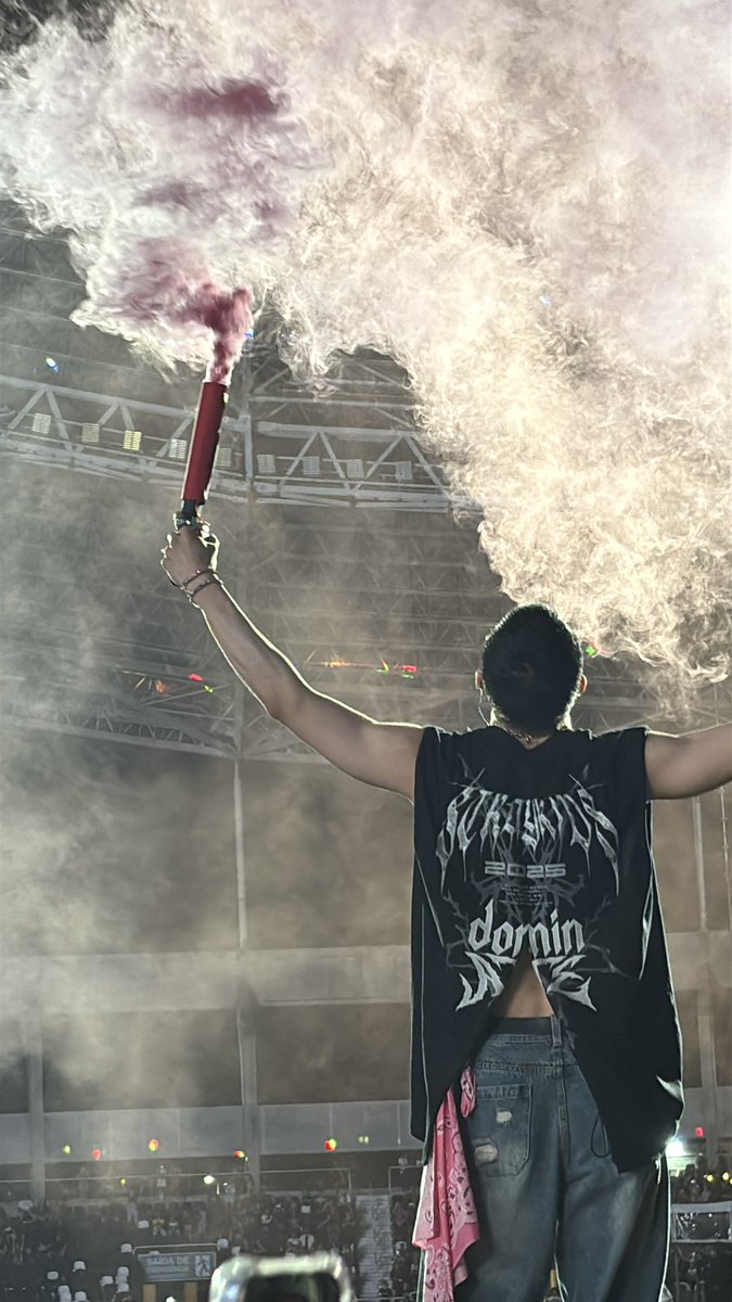 hyunjinpost's tweet image. these pictures of hyunjin ♡