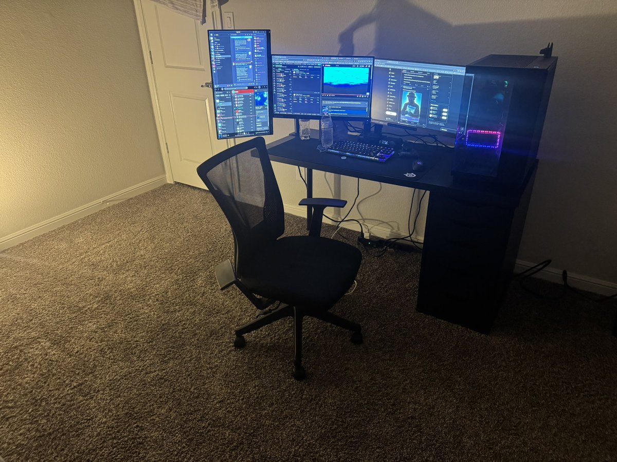 moolamakerrr's tweet image. All you need in life

Stay in the trenches