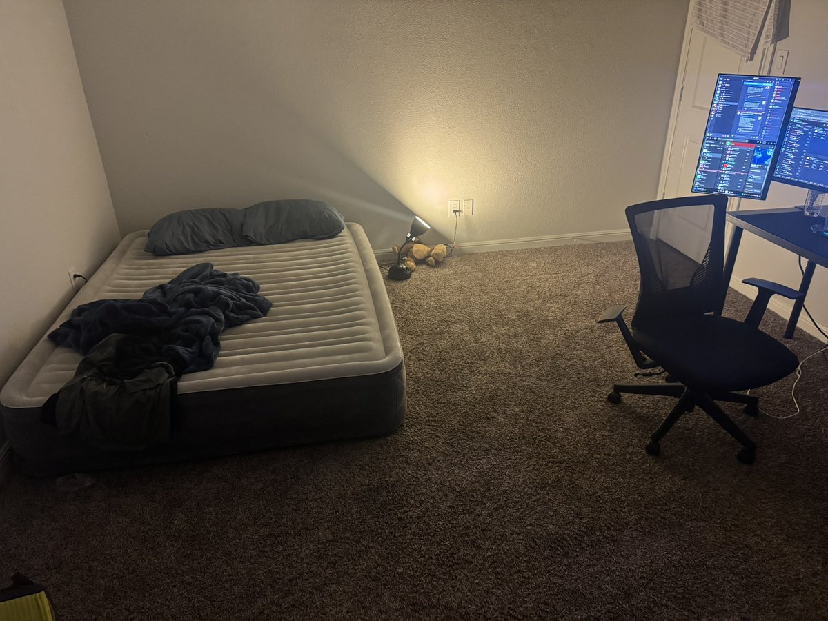 moolamakerrr's tweet image. All you need in life

Stay in the trenches