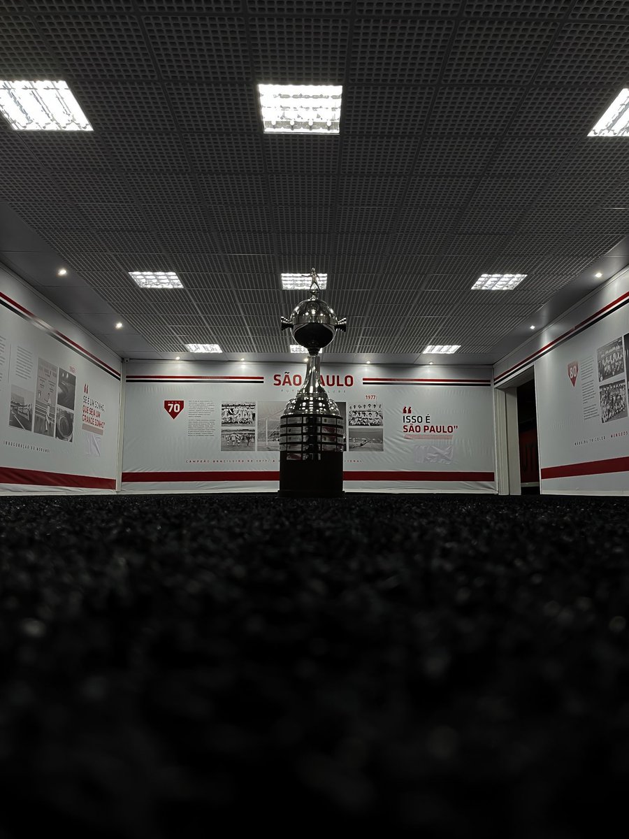HOJE RETOMAREMOS O SONHO
HOJE TEM SÃO PAULO NA LIBERTADORES

Rumo à glória eterna. 
Rumo ao tetra. 

VAMOS SÃO PAULO