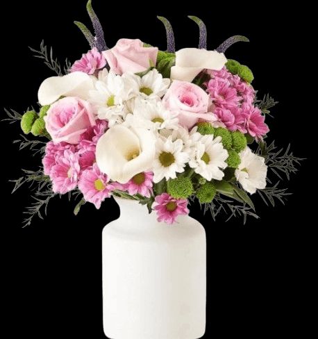 El arreglo floral Proud combina rosas, alcatraces, margaritas, verónicas, yokos y follaje muy alegre para cualquier ocasión.

Es un ensamble floral elegante y armónico.

Medidas: Las medidas aproximadas son de 20 cm de ancho x 30 cm de alto.
magenta.style/arreglos-flora…