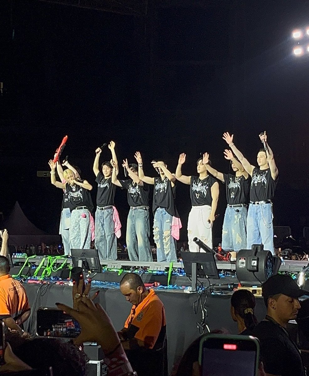 alsiskz's tweet photo. -Vídeos do PRIMEIRO show do STRAY KIDS no BRASIL pra quem tá perdido ou queria ver todos os vídeos, a thread 💖 https://t.co/z9QlVfGMHE