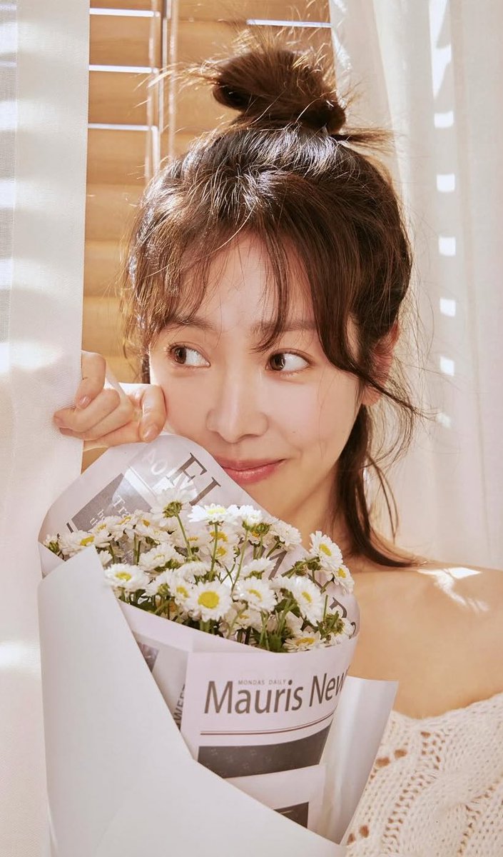 leee3z_'s tweet photo. hjm &amp; her                                 ljh &amp; his daisy
favorite daisies https://t.co/Pkv43ryiJk