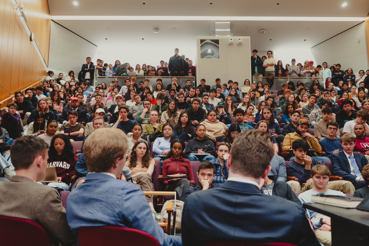 Harvard Republican Club tweet media