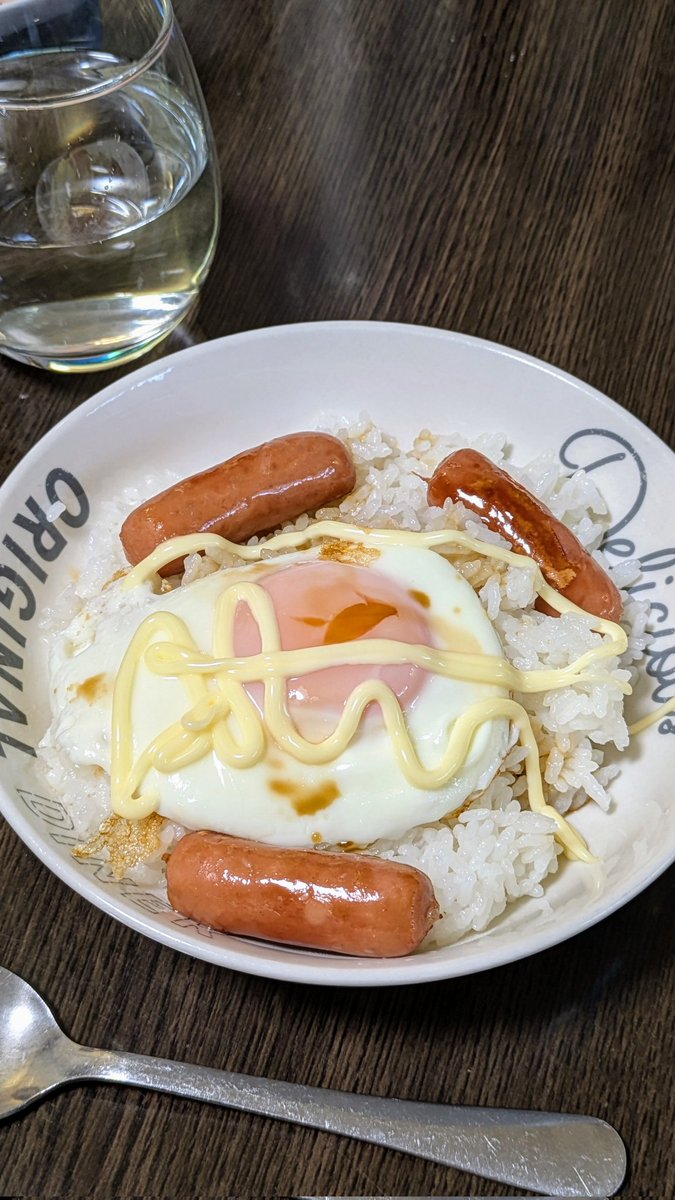 本日の小3娘メシ🍚

撮影梱包でバタバタ動く私を見かねて作ってくれたぁぁ😭
高級レストランの料理よりも最高のご馳走🫶🏻︎💕︎︎

ごちそうさま〜🥰