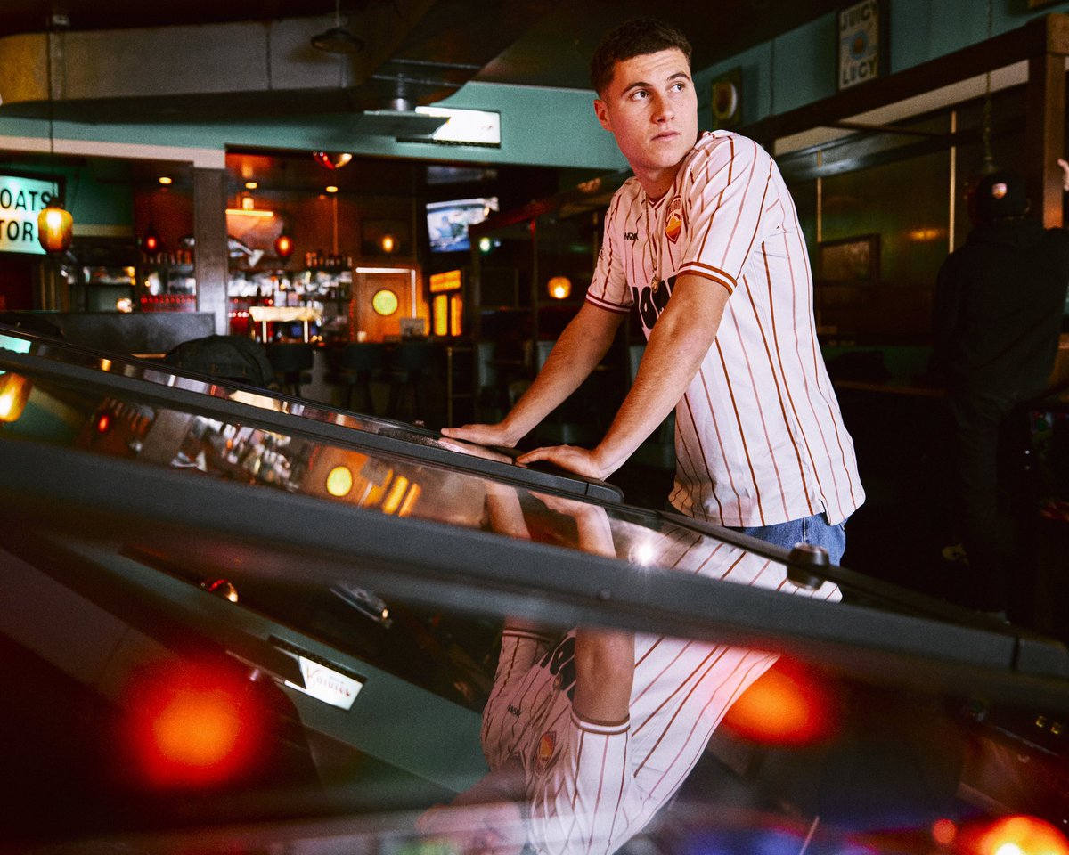 The Ballard Smoke Shop 🤝 The Vintage Kit

Established in 1971, the smoke shop has been a neighborhood classic ever since. We envisioned this kit being worn at the bar back in the 80s, so it was only right that we shot the kit at a restaurant that's truly "Ballard Vintage"

#UTB