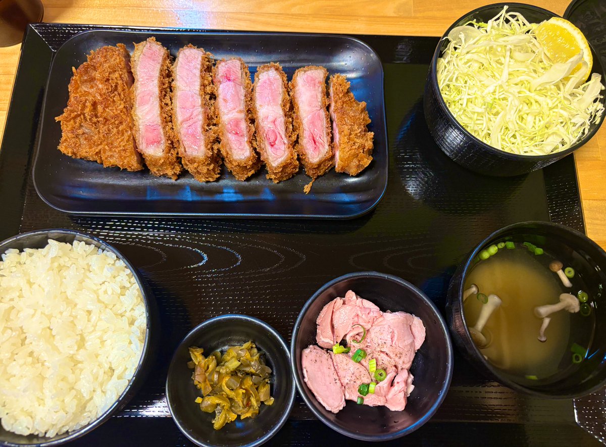 ortopleft's tweet photo. キセキ食堂でランチ

孤独のグルメに系列店が出ていたとんかつの名店🐷

「特上かつ御膳」をいただきました
肉は分厚く、柔らかく、満足、満足😋

障害者の私にも色々ご配慮いただき感謝です😊

#脳出血　#左片麻痺　#キセキ食堂 https://t.co/Hx9DQ4R5wq