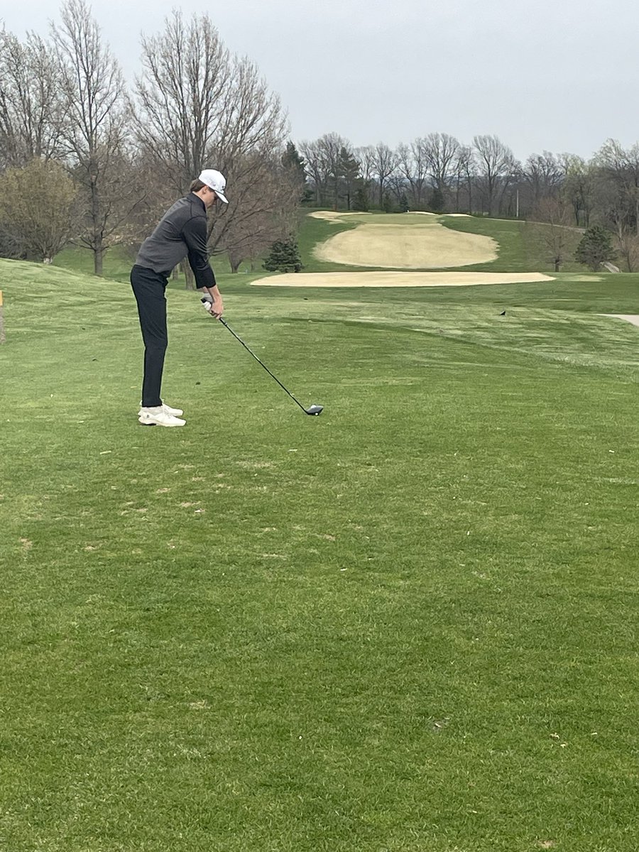 FarmGolf's tweet image. Varsity won their match today against Winfield 177-201. Bryce Gould and Trison Kendall tied for 1st place in the match with a score of 43. Tyler Bextermueller took 4th with a score of 45. Mason Campbell took 5th place with a score of 46.