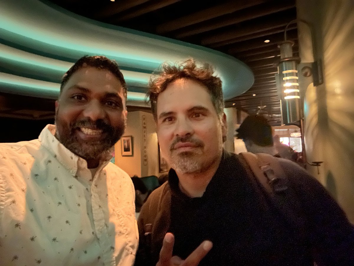 CommandersWiz's tweet photo. @realmichaelpena thank you for making my wife’s 40th birthday so special tonight. Especially when you guys joined in singing her Happy Birthday! It was a memory we will never forget and truly a pleasure to meet you. https://t.co/ktvay2YPFj