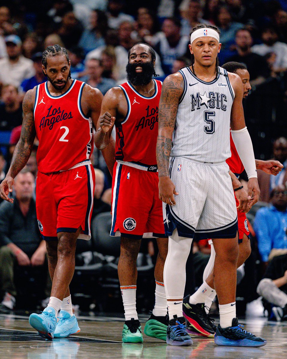 THE HARDEN WAY 📈

James Harden is 1️⃣ of  2 guards averaging 20+ pts, 8 ast and 5 rebs this <a href="/NBA/">NBA</a> season.