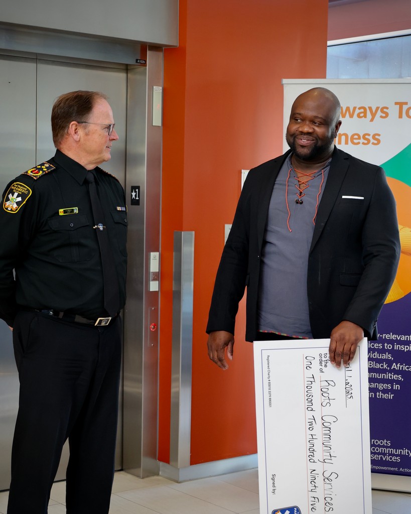 Giving back! 🚑 

Today, we presented a cheque to <a href="/RootsCSPeel/">Roots Community Services</a> from donations raised through our #BlackHistoryMonth epaulettes!

Huge thanks to <a href="/ParamedicAssoc/">Peel Paramedic Assoc</a> &amp; everyone who contributed to supporting our community! 🖤✨
