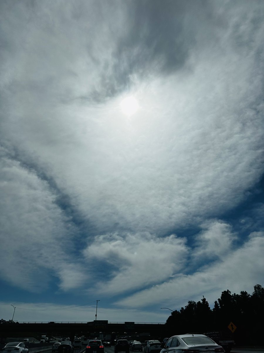 NKaravedas's tweet image. Skies like this make my drive home pretty cool sometimes! 😎💙🙏🏽🙌🏽🌥️ #ThatDriveHome #Cali #FeelsLikeSpring #SimplePleasures