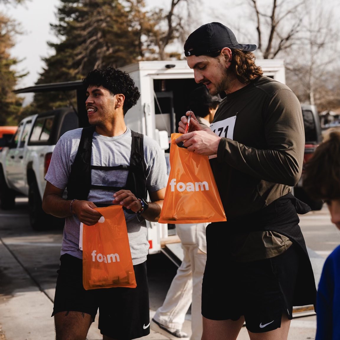 foamlaundry's tweet photo. We had an incredible time partnering with Salty Star Run Club to host a 5k race this past weekend in downtown Salt Lake City. We’re proud to support initiatives that align with our mission: helping people spend less time on chores and more time doing what they love. 🧡 https://t.co/whTtuY6wbx