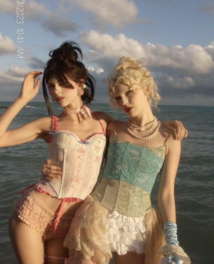 i missed drawing yuri #oisuga oikawas arm has been cropped out bcs i was struggling let me live 💔