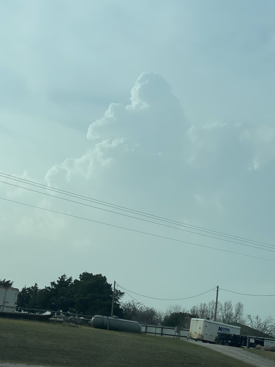 _TwistedNature's tweet image. Updraft with good vertical motion west of Hennessey, OK. 6:15 PM CDT. #okwx
